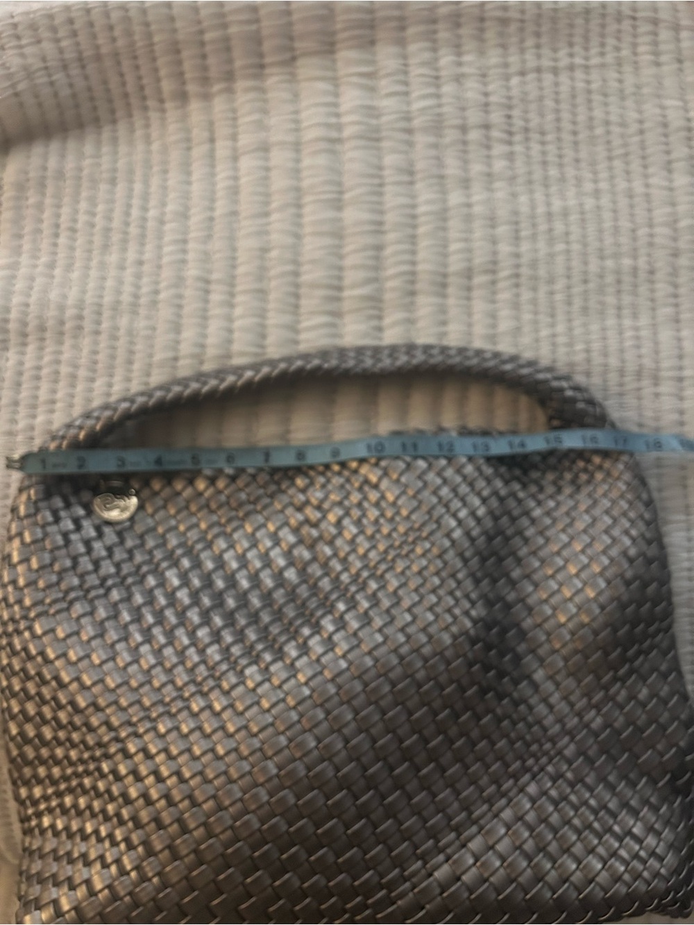 Woven Metallic Silver Shoulder Bag with matching Makeup bag included - Picture 5 of 6